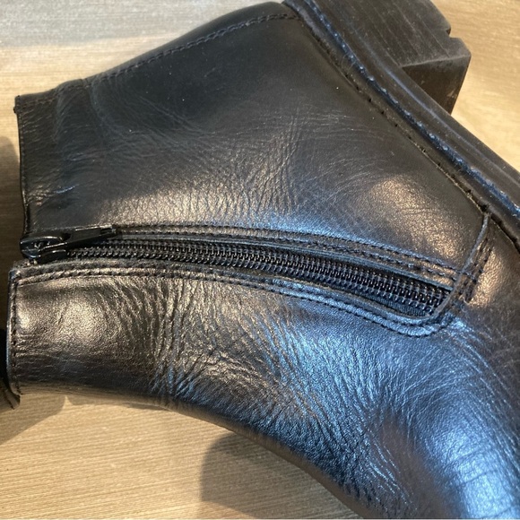 ST EMILE Sz 8  Leather Square Toe Chunky Sole Zipper Closure Ankle Booties Boots - Picture 5 of 12